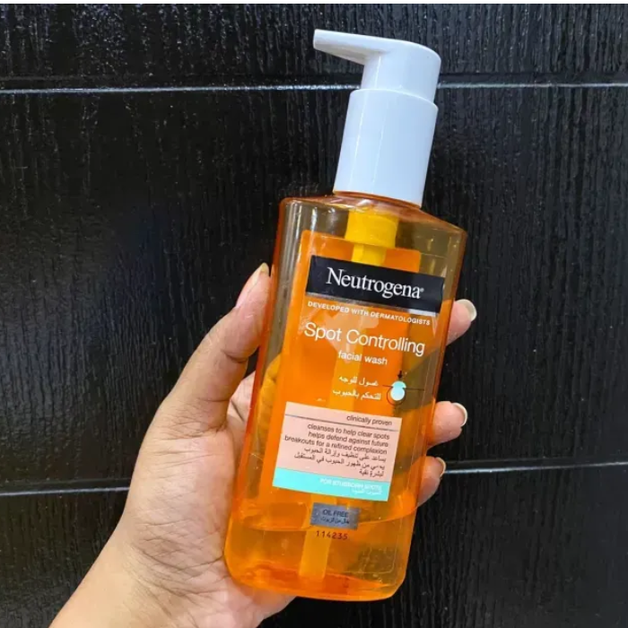 Neutrogena Spot Controlling Oil-Free Facial Wash 200 ml — vue 2